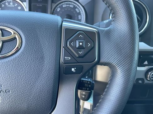 Used 2017 Toyota Tacoma SR5 image 33