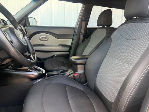Used 2017 Kia Soul + FWD image 12