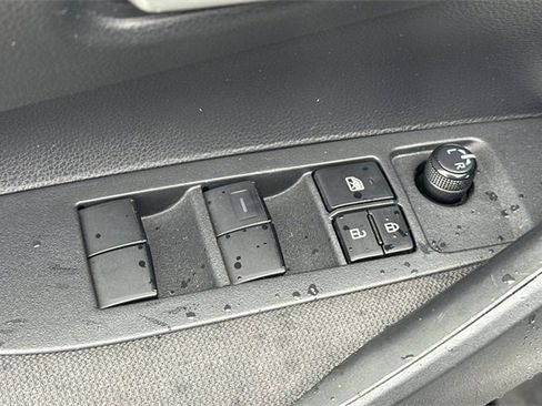 Used 2020 Toyota Corolla LE image 12