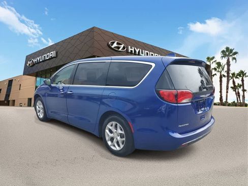 Used 2020 Chrysler Pacifica Touring w/ Tire & Wheel Group image 2