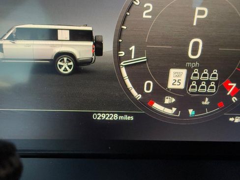 Used 2023 Land Rover Defender 130 X-Dynamic SE image 21