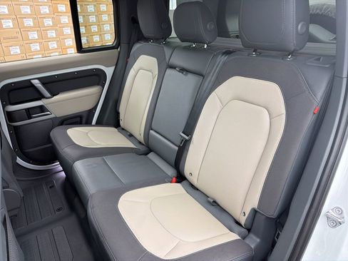 Used 2024 Land Rover Defender 110 X-Dynamic SE image 20