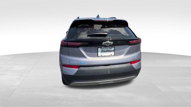 Certified 2023 Chevrolet Bolt EUV LT w/ Driver Confidence Package FWD image 5
