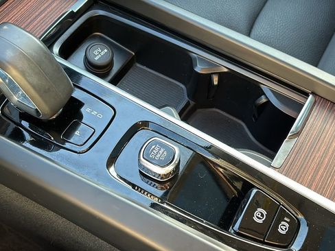 Certified 2024 Volvo XC60 B5 Plus AWD/4WD image 21