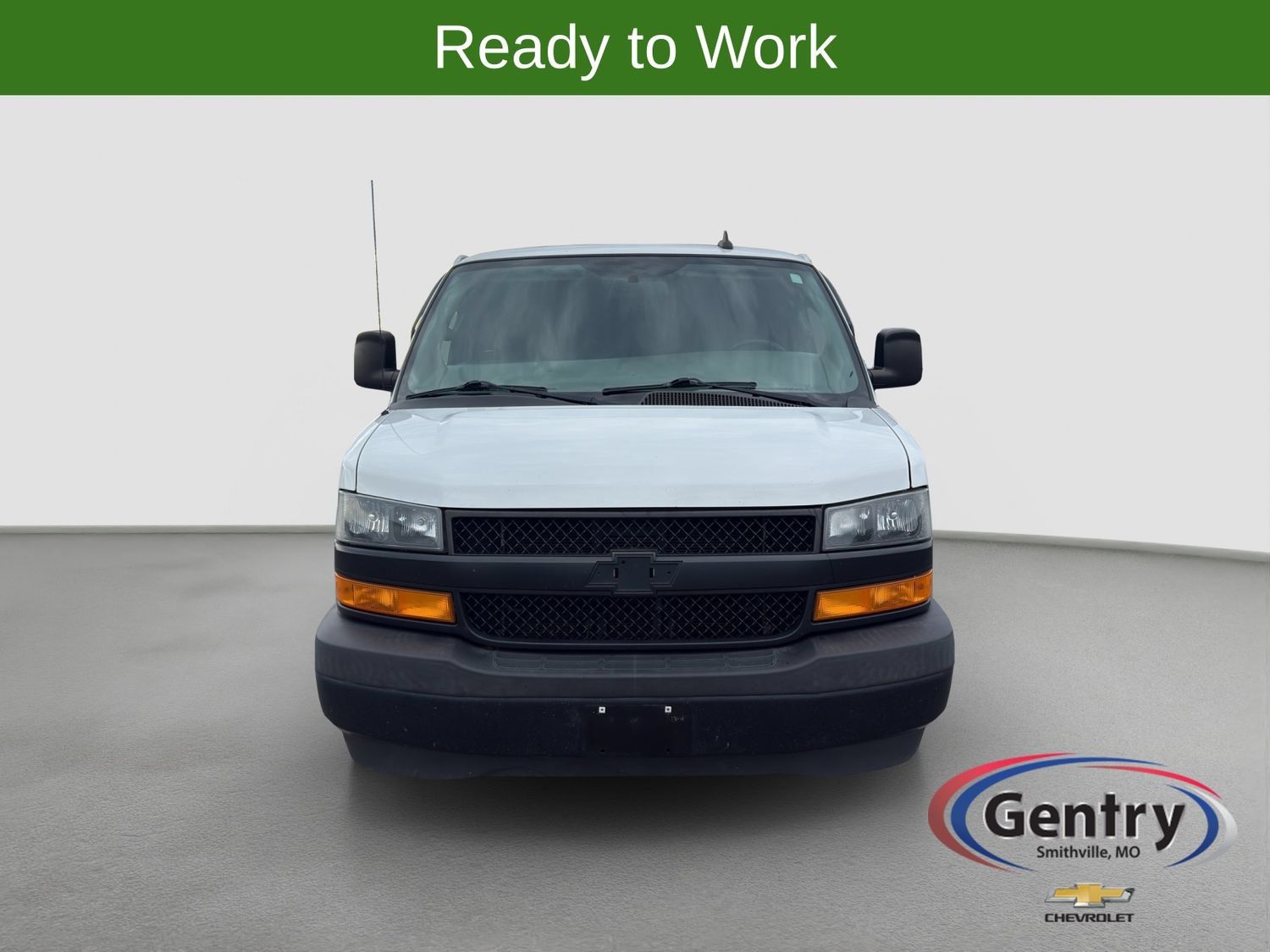 Used 2018 Chevrolet Express 2500 w/ Driver Convenience Package RWD image 2