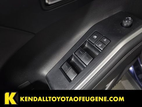 Used 2022 Toyota Highlander XLE AWD/4WD image 22