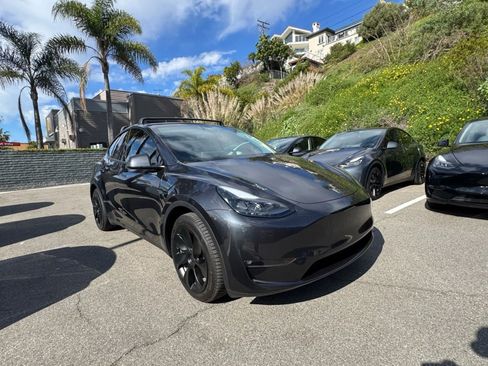 Used 2024 Tesla Model Y Long Range AWD/4WD image 6