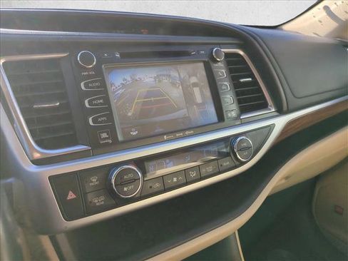 Used 2019 Toyota Highlander Limited Platinum image 14
