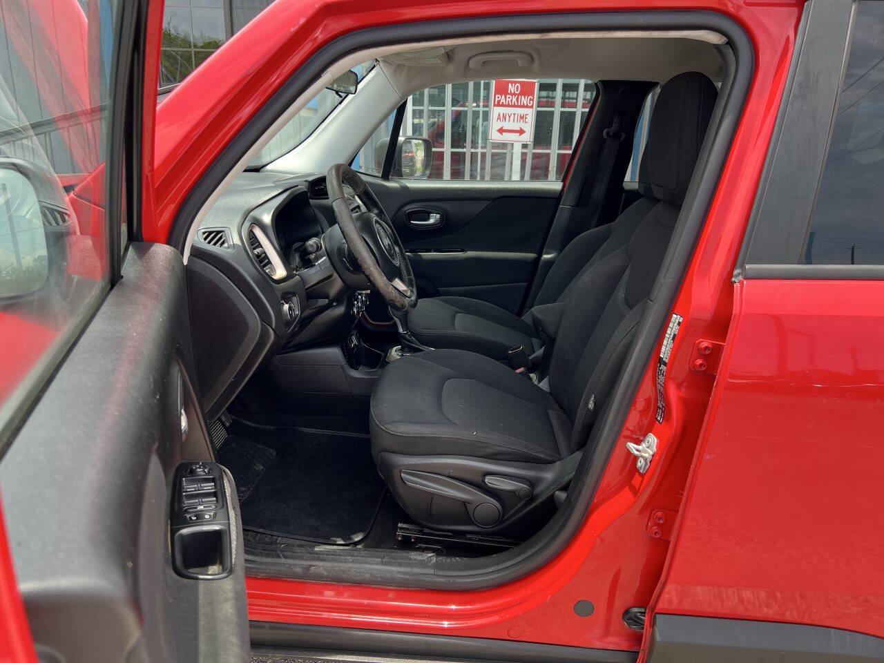 Used 2015 Jeep Renegade Latitude FWD image 10