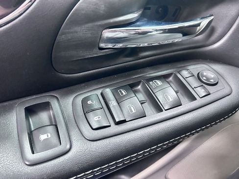 Used 2017 Dodge Grand Caravan SXT image 5