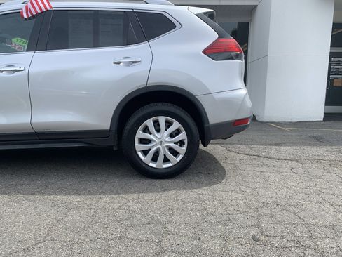 Used 2017 Nissan Rogue S w/ S Appearance Package AWD/4WD image 6