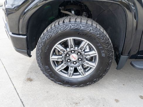 Used 2024 GMC Sierra 1500 AT4 w/ Technology Package image 30