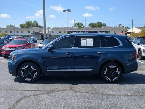 Used 2024 Kia Telluride S w/ S Sunroof Package FWD image 9