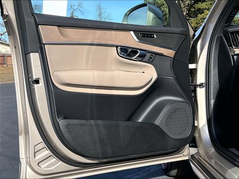 Used 2026 Volvo XC90 B5 Plus image 26