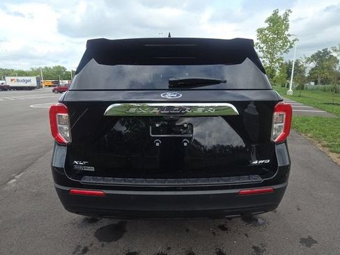 Used 2024 Ford Explorer XLT AWD/4WD image 9