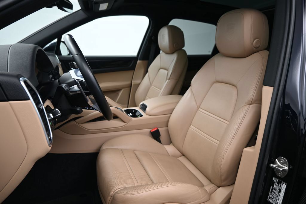 Certified 2022 Porsche Cayenne Platinum Edition AWD/4WD image 5