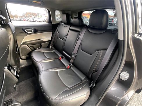 Used 2022 Jeep Compass Limited image 30