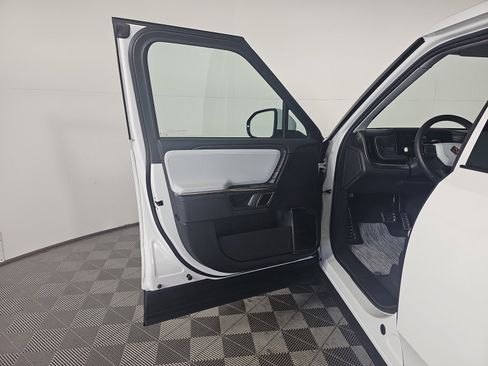 Used 2022 Rivian R1T Adventure image 16