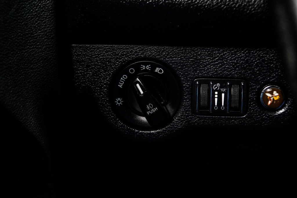 Used 2015 Dodge Challenger R/T Scat Pack w/ Sound Group II RWD image 30
