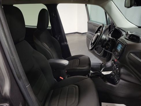 Used 2016 Jeep Renegade Latitude image 22