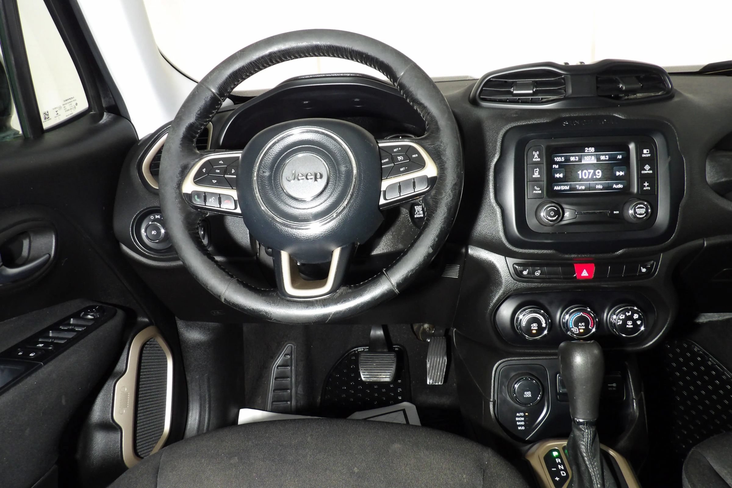 Used 2017 Jeep Renegade Latitude w/ Cold Weather Group AWD/4WD image 10
