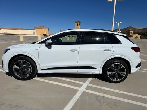 Used 2024 Audi Q4 e-tron Premium Plus w/ Premium Plus image 1