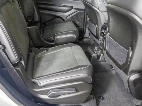 New 2025 Jeep Grand Cherokee L Altitude image 34