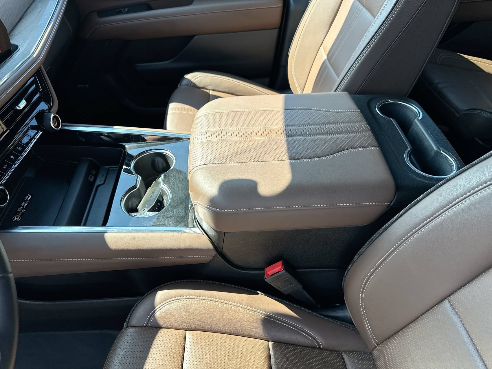 Used 2025 Chevrolet Tahoe High Country AWD/4WD image 20