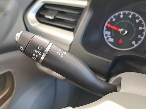 Used 2019 GMC Acadia SLE w/ LPO, Black Accent Package image 19