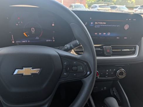 Used 2025 Chevrolet TrailBlazer LT AWD/4WD image 38