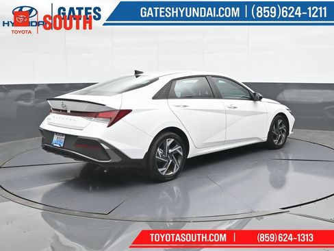 Used 2025 Hyundai Elantra Sport FWD image 2