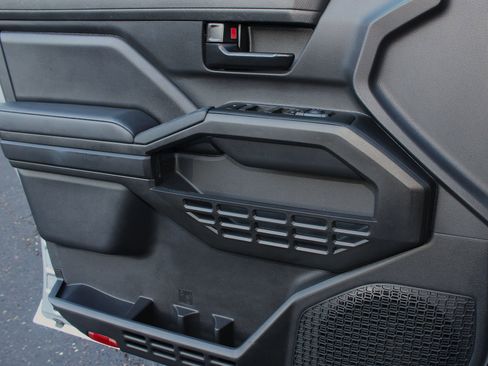 Used 2024 Toyota Tacoma SR image 15