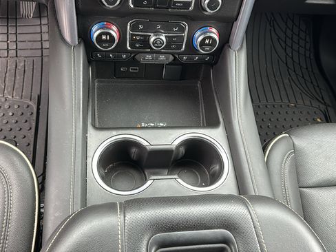 Used 2022 GMC Yukon SLT w/ SLT Premium Package image 23