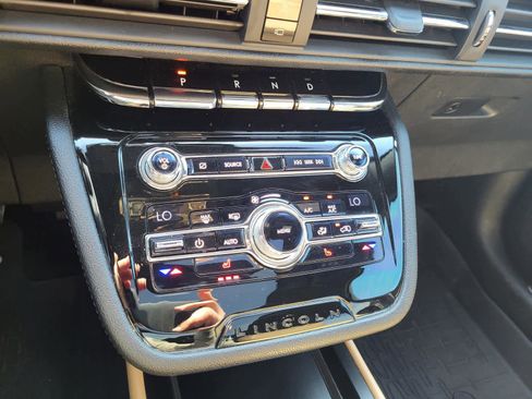 Used 2020 Lincoln Corsair Reserve w/ Rear Removable Package Tray image 22