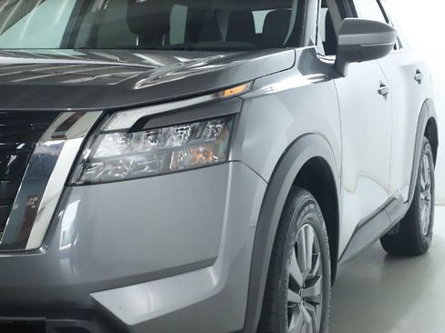 Certified 2025 Nissan Pathfinder SV FWD image 5