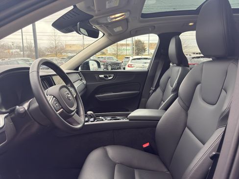 Used 2025 Volvo XC60 B5 Core image 9