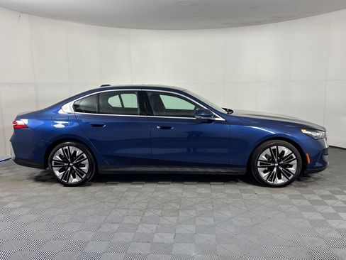 Used 2026 BMW 530i RWD image 8