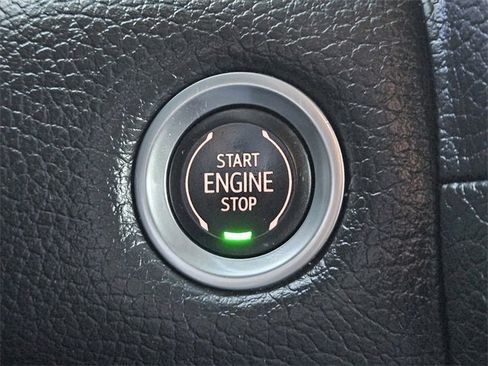 Used 2022 GMC Yukon Denali w/ Advanced Technology Package image 21