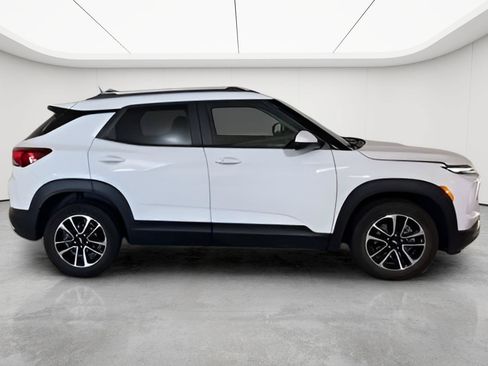 Used 2024 Chevrolet TrailBlazer LT w/ LT Cold Weather Package FWD image 5