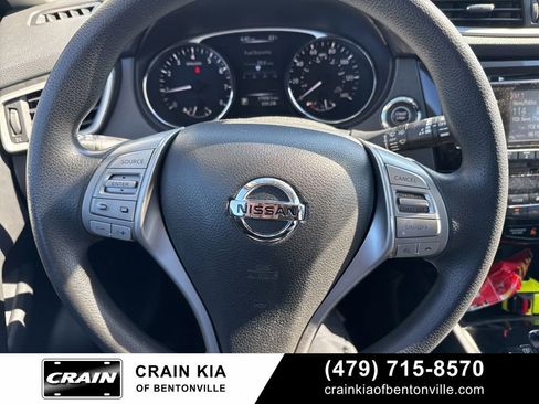 Used 2016 Nissan Rogue SV image 23