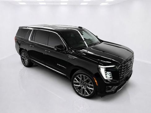 Used 2025 GMC Yukon XL Denali Ultimate AWD/4WD image 6