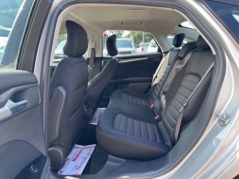 Used 2016 Ford Fusion SE FWD image 8