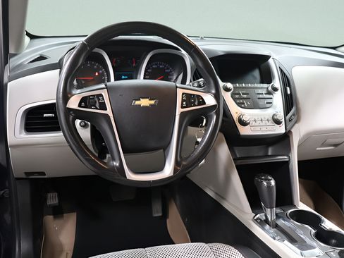 Used 2017 Chevrolet Equinox LT w/ Convenience Package FWD image 9