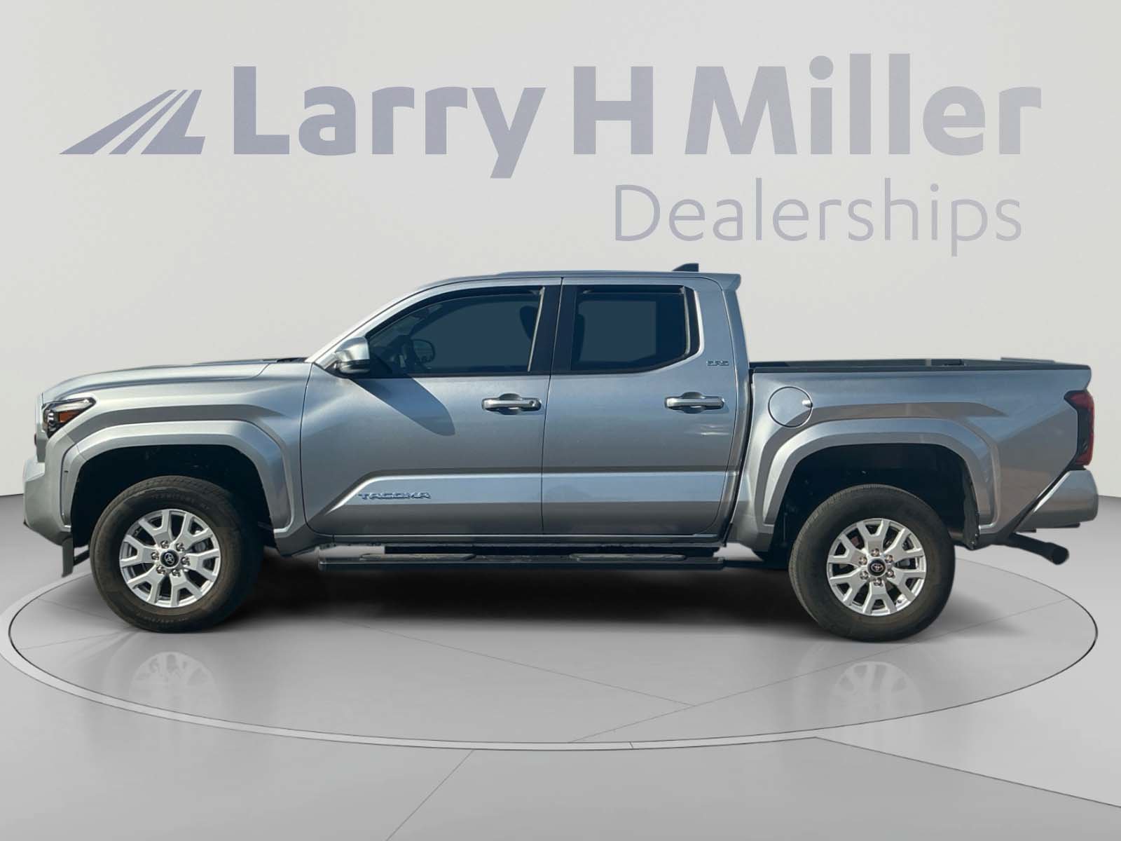 Used 2025 Toyota Tacoma SR5 RWD image 2