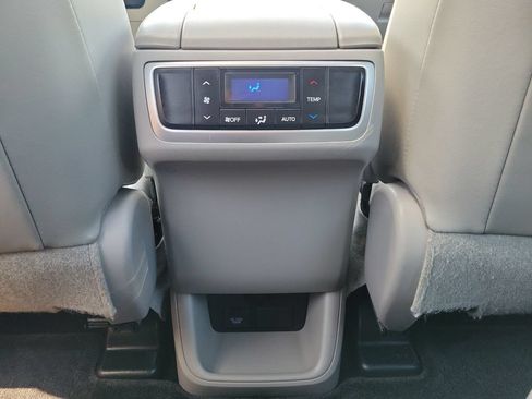 Used 2016 Toyota Highlander Limited w/ Driver Technology Package FWD image 25