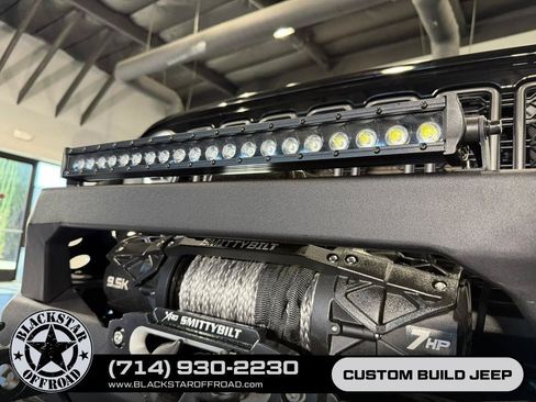 Used 2025 Jeep Wrangler Unlimited Rubicon AWD/4WD image 6
