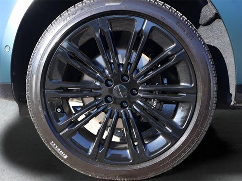 New 2026 Land Rover Range Rover SE image 9