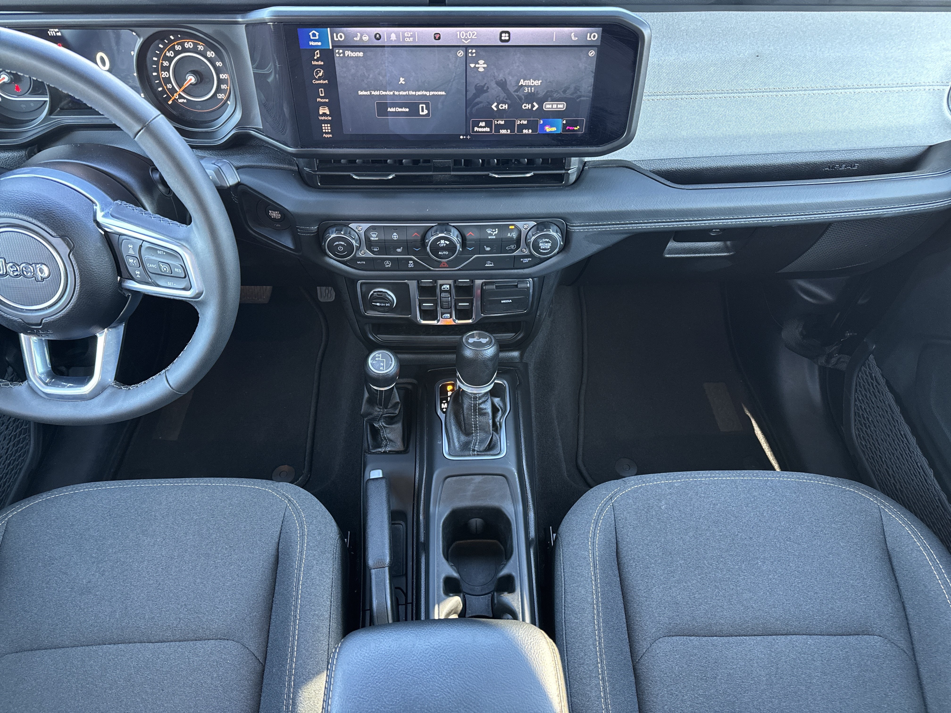 Used 2025 Jeep Wrangler Unlimited Sahara AWD/4WD image 17