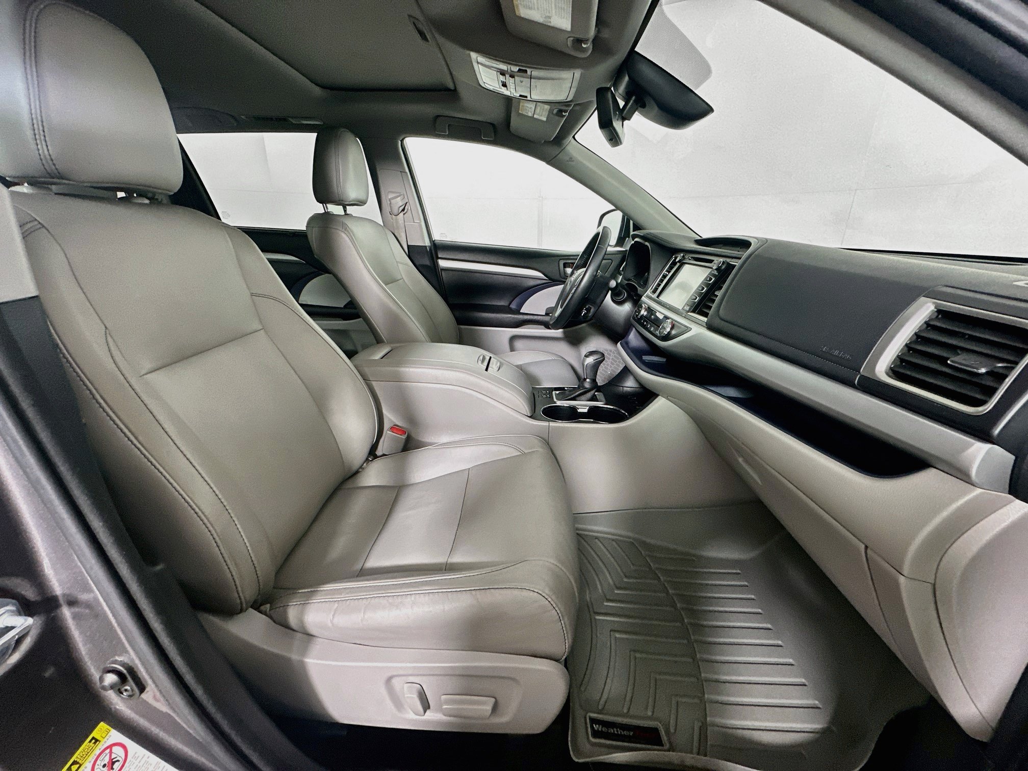 Used 2017 Toyota Highlander XLE w/ Carpet Mat Package AWD/4WD image 33