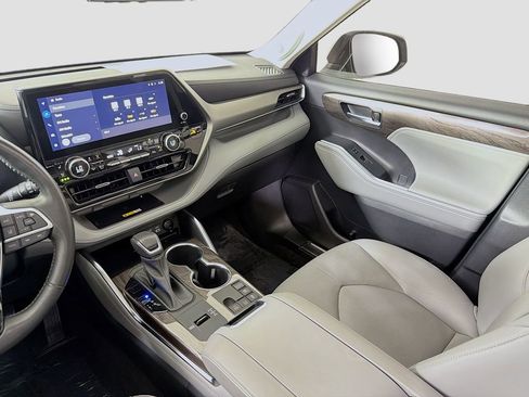 Used 2023 Toyota Highlander Limited image 28